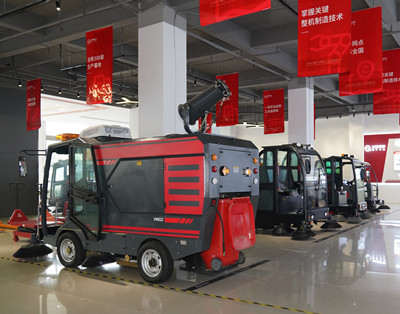 揚子S10電動掃地車助力蒙牛圣牧高科，打造綠色高效清潔新標桿